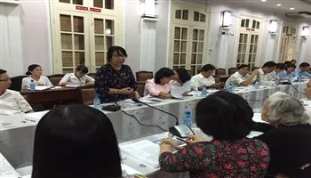 Cấm dạy thêm trong nhà trường...thì dạy ở ngoài!