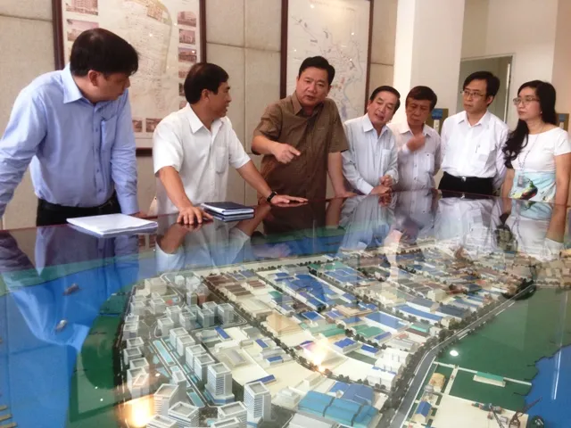 Bí thư Thành ủy Đinh La Thăng: Phải chăm lo chỗ ở, đời sống vật chất, tinh thần cho công nhân