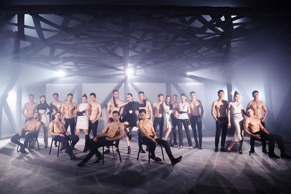  Trai xinh gái đẹp “dập dìu” trong MV mới của Hồ Hà