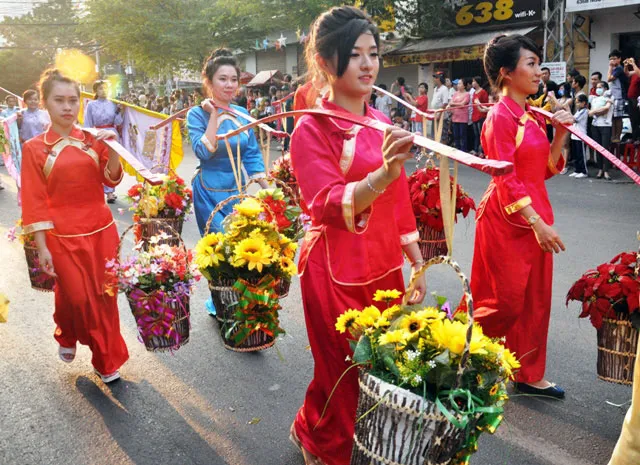 Đồng bào các dân tộc cùng TPHCM trong sự nghiệp xây dựng, phát triển và hội nhập