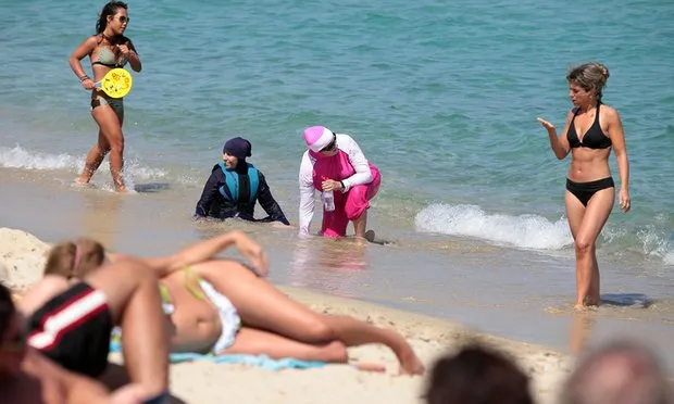 Cựu tổng thống Pháp Sarkozy bị chỉ trích vì phát ngôn về burkini