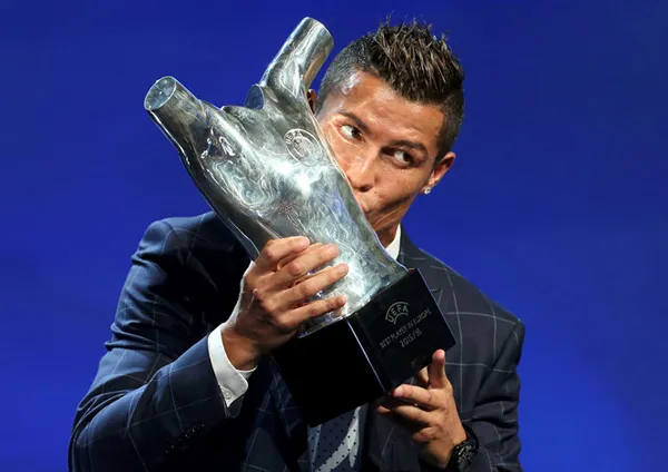 Ronaldo - Cầu thủ xuất sắc nhất châu Âu mùa giải 2015-2016