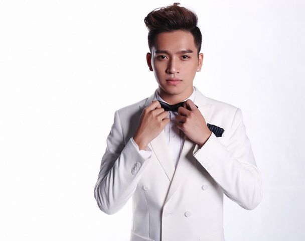 Quán quân Gương mặt thân quen Bạch Công Khanh bất ngờ hát nhạc xưa