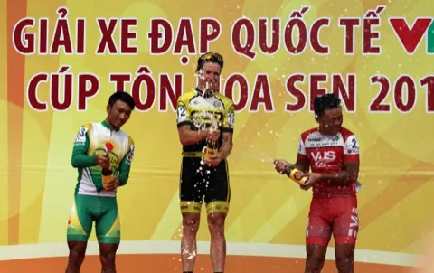 Tay đua Bict Lào chiếm cả áo vàng lẫn áo xanh