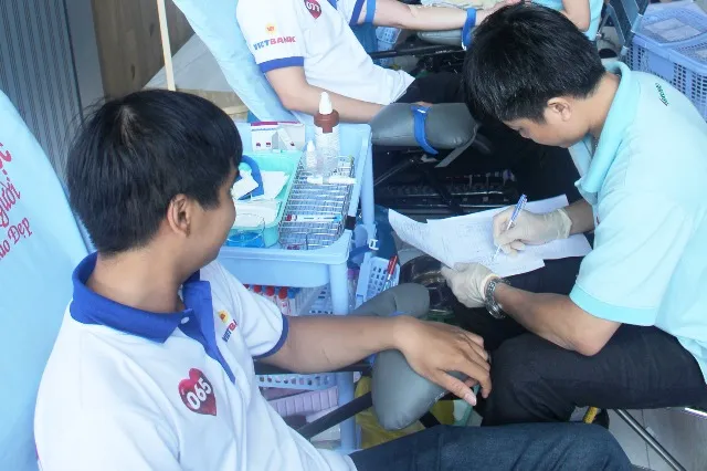 Hàng trăm cán bộ nhân viên VietBank hiến máu cứu người