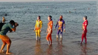“Kinh hãi” trước loại đồ bơi facekini của Trung Quốc