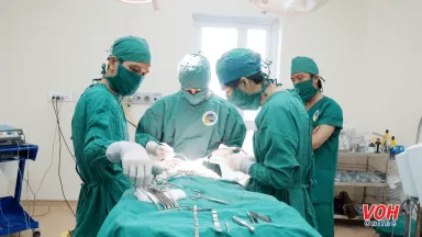 Cứu sống thanh niên bị lưỡi cưa ghim vào đầu