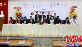 Trường ĐH Kinh tế Tài chính TPHCM ký kết hợp tác với 25 doanh nghiệp