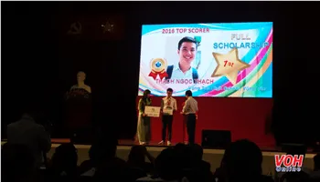 Đại học Quốc tế trao hơn 7 tỷ đồng học bổng cho tân sinh viên