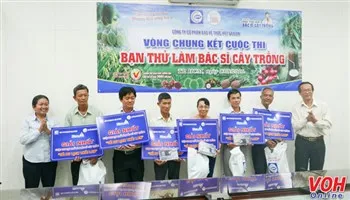 Nông dân Nguyễn Văn Phên có điểm chung cuộc cao nhất cuộc thi Bạn thử làm bác sĩ cây trồng năm 2016