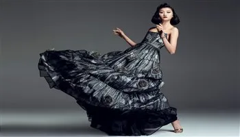Làm mới mình với trang phục của nhà thiết kế Công Trí
