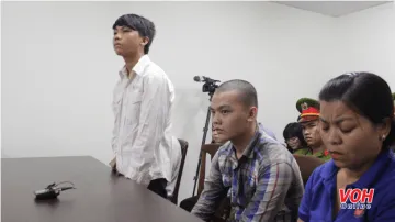 Miễn trách nhiệm hình sự cho hai thanh niên “cướp đồ ăn”