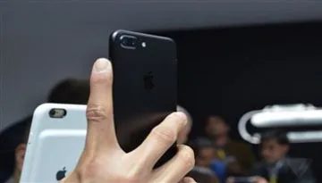 Ngày đầu mở bán, iPhone 7 giá “ngất ngưỡng”