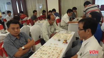 Kỳ thủ Phan Thanh Hùng đoạt cúp vô địch thuyết phục