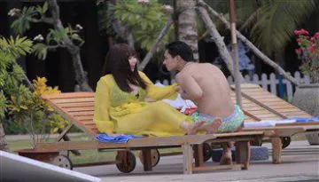 Hữu Vi khoe hình thể vạm vỡ bên Lê Khánh