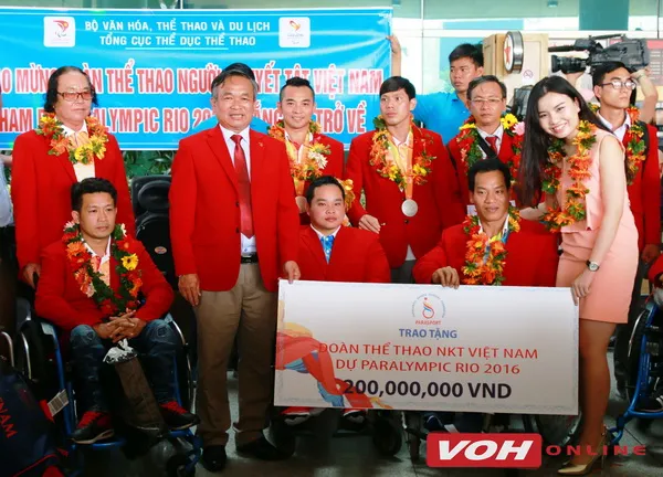 Đoàn Thể thao khuyết tật VN rạng rỡ trở về trong sự đón chào nồng nhiệt