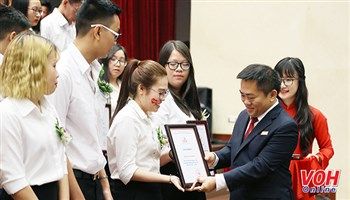  UEF trao gần 1000 suất học bổng cho tân sinh viên