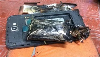 Samsung Galaxy Note 2 bốc khói trong chuyến bay Ấn Độ