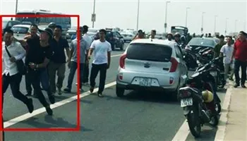 Ngày 4/10, họp báo vụ phóng viên bị “gạt tay vào má”