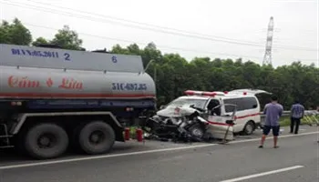 Vụ xe cứu thương bị nạn trên cao tốc Long Thành, tài xế đã tử vong