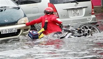 Lưu ý chạy xe an toàn ngày mưa