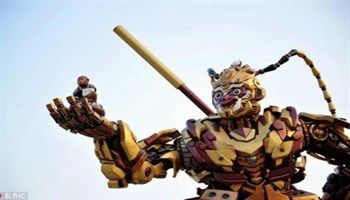 Ngắm Tôn Ngộ Không khổng lồ cao 11 mét từ xe hơi phế thải