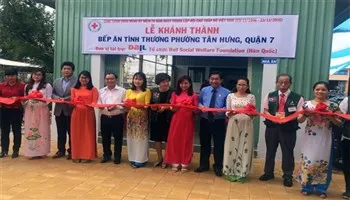 Bếp ăn tình thương quận 7: phục vụ 100 suất ăn miễn phí/tuần