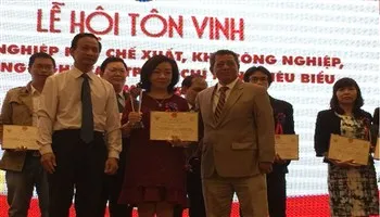 Tôn vinh 54 doanh nhân, doanh nghiệp tiêu biểu 2016