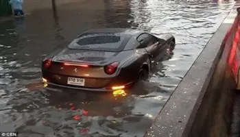 Thái Lan: Siêu xe Ferrari hơn 13 tỷ bị nhấn chìm trong nước