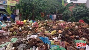 Gồng mình sống chung với bãi rác tự phát