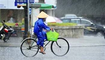 Áp thấp nhiệt đới gây mưa lớn tại miền Trung