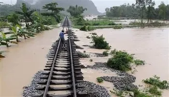 Khẩn trương sự cố tàu khách bị tắc nghẽn tại Quảng Bình