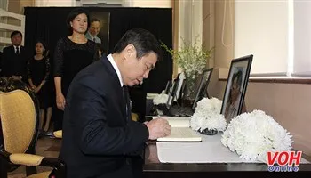 Lãnh đạo TPHCM viếng Nhà vua Thái Lan