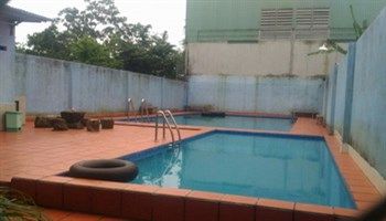 Nữ sinh chết đuối thương tâm do hồ bơi thiếu người giám sát