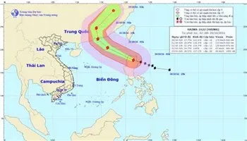 Bão Haima mạnh cấp 15 hoạt động gần biển Đông