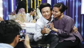 Hoài Linh xuất hiện rạng rỡ sau tin đồn bệnh nặng