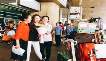 Phương Linh về nước sau khi “trắng tay” tại Hoa hậu Quốc tế 2016