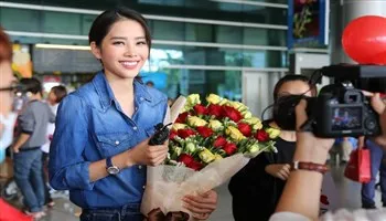 Fan ruột đón Nam Em trở về từ cuộc thi Hoa hậu Trái đất 2016