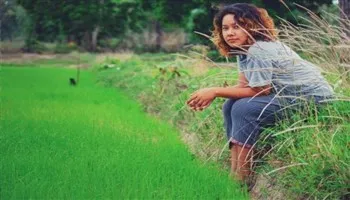 Nông dân trẻ sử dụng mạng xã hội để tăng lợi nhuận