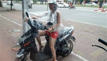 Giá cả thị trường 4/11: các sản phẩm cần có mùa mưa