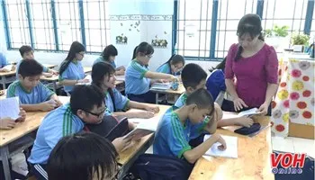Tuyển dụng giáo viên: Tốt nghiệp đại học, nhận lương trung cấp