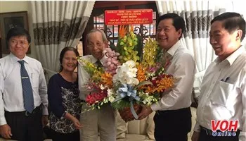 Bí thư Đinh La Thăng thăm GS-TS Trần Hồng Quân nhân ngày 20/11