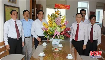 Lãnh đạo TPHCM thăm các nhà giáo tiêu biểu