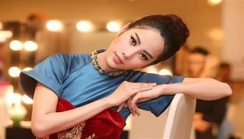 Nam Em hóa thân thành “Hoàng hậu” quyền uy, lạnh lùng