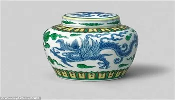 Hũ sành cổ giá 10 USD bán được hơn 1 triệu USD