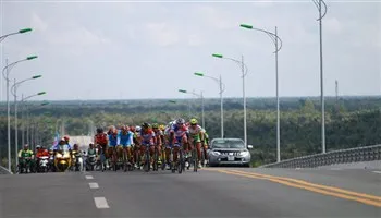 Cuộc đua xe đạp Nam Kỳ Khởi Nghĩa 2016: chặng 2 Trà Vinh - Sóc Trăng