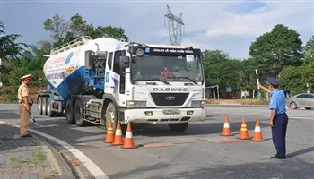 Thủ tướng Chính phủ yêu cầu tăng cường kiểm soát tải trọng phương tiện giao thông