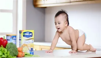 Tư vấn trực tuyến: Những ảnh hưởng khi cho trẻ ăn dặm không đúng cách?