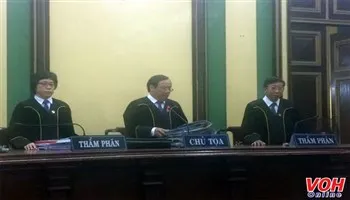 Từ 1/12: Thẩm phán tại TPHCM mặc áo choàng khi xét xử