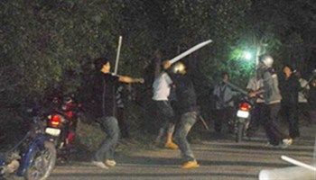 Hung hăng đâm chết người vì bị nhắc giữ trật tự